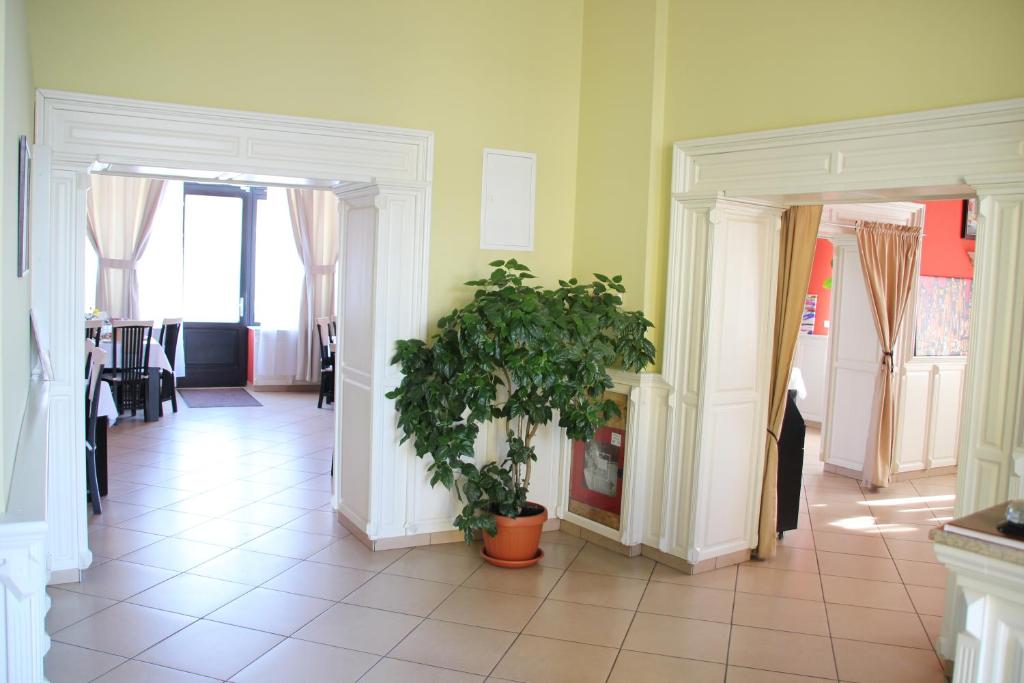 Astoria Hotel & Restaurant photo