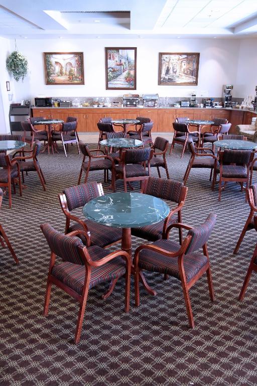 Garden Place Suites Photo 13