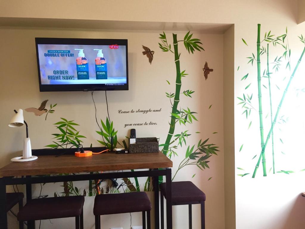 Shared lounge/TV area