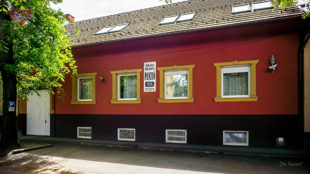 Entrance, Civis Szallashely in Debrecen