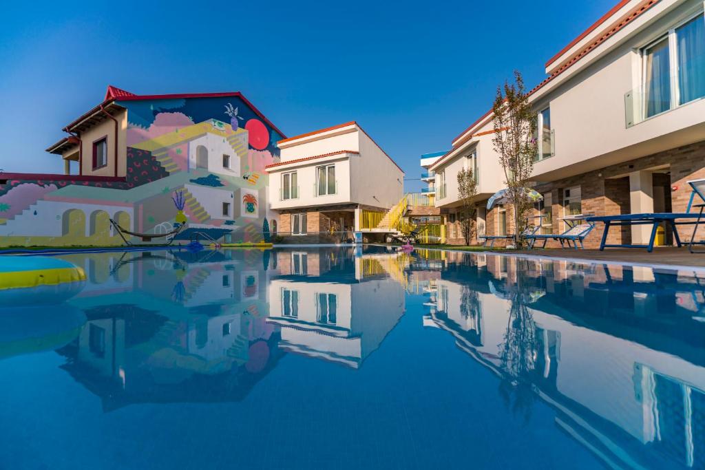 Nayino Resort Hotel — Hotel in Mamaia