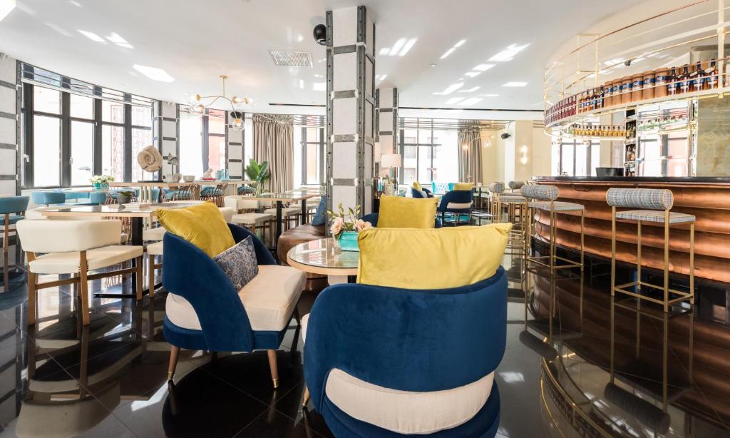 Pub/Lounge