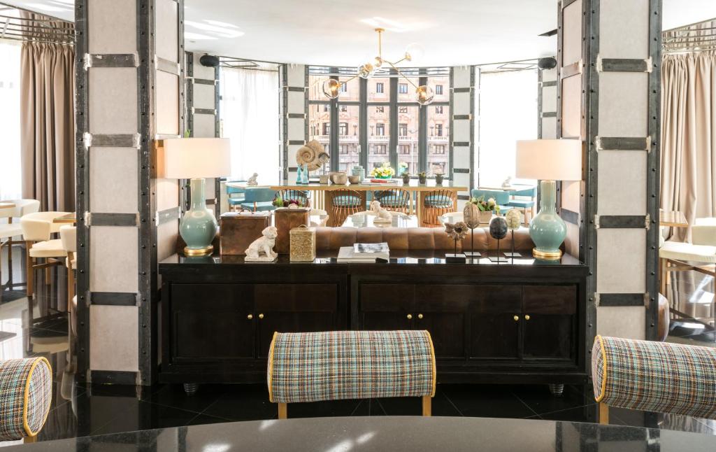 Vincci Capitol Hotel