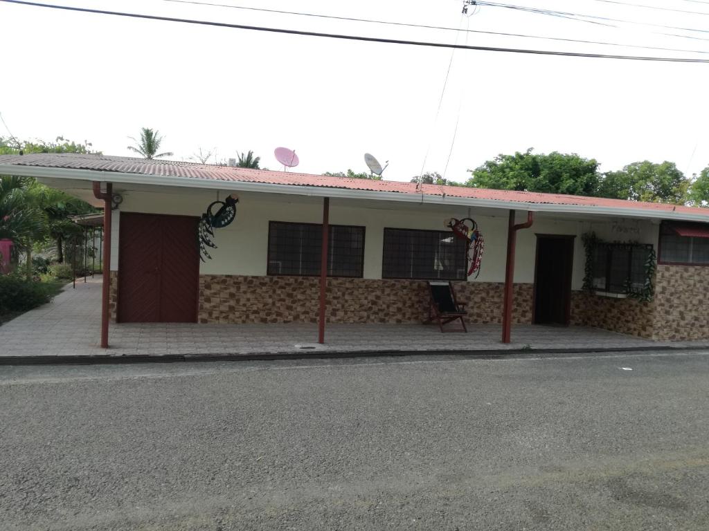 Hotel Margarita Sierpe photo