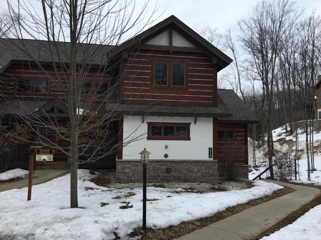 780 Combined Upper and Lower Disciples Village Condo in Boyne Falls (MI