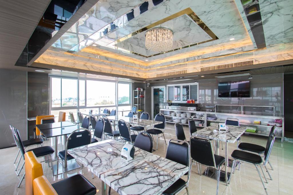 Restaurant, B-your home Hotel Donmueang Airport Bangkok in Bangkok