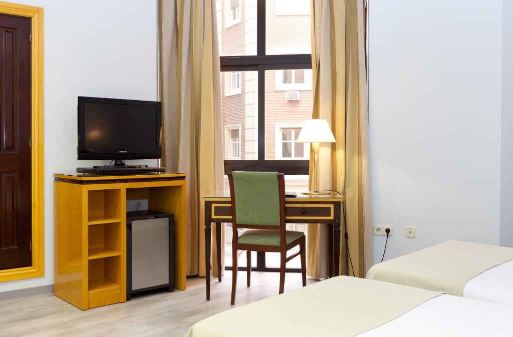 Hotel Don Curro — Hotel rooms in Malaga, Andalusia