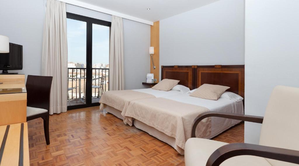 Hotel Don Curro — Hotel rooms in Malaga, Andalusia