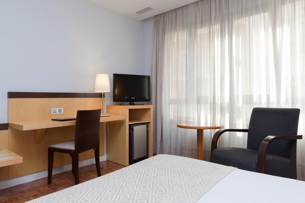 Hotel Don Curro — Hotel rooms in Malaga, Andalusia