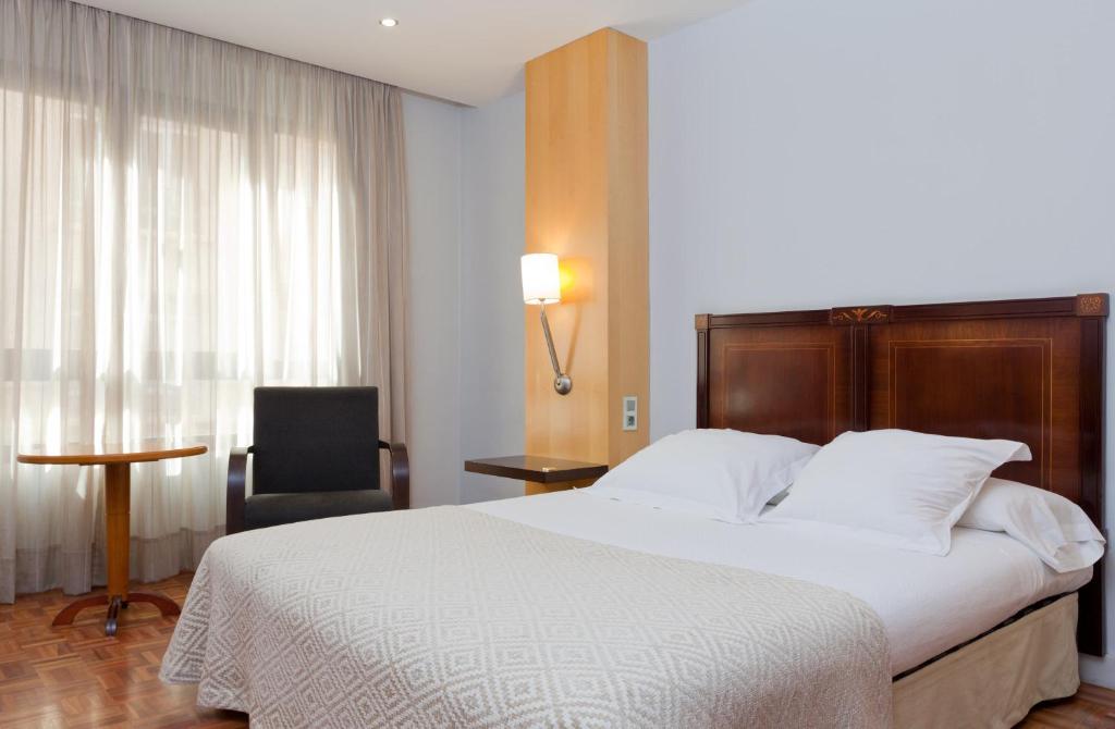 Hotel Don Curro — Hotel rooms in Malaga, Andalusia