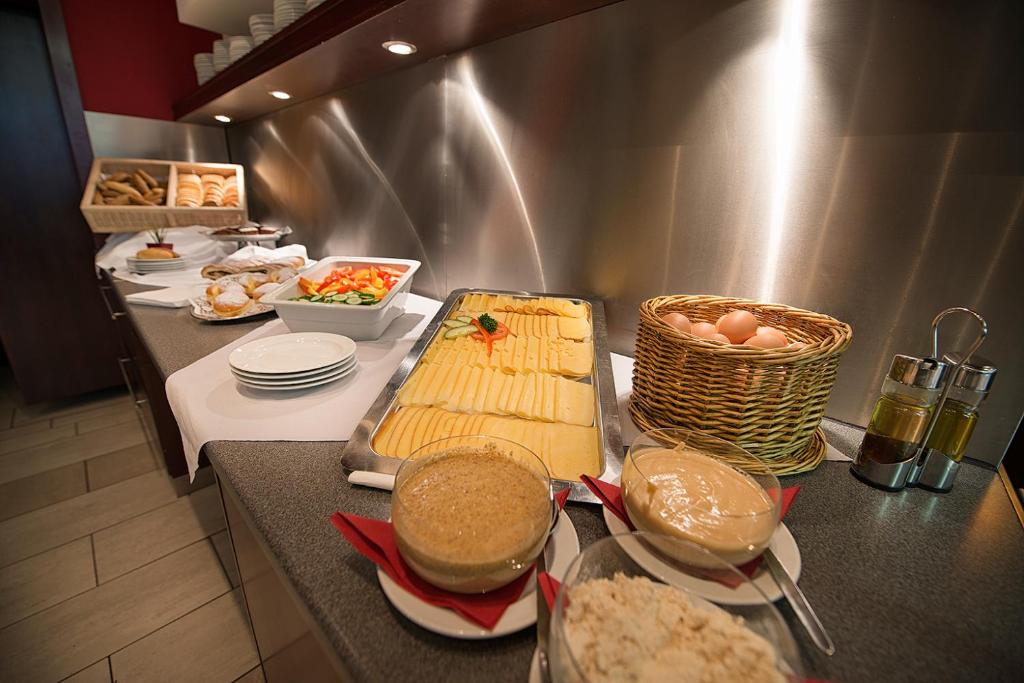 Comida y bebida
