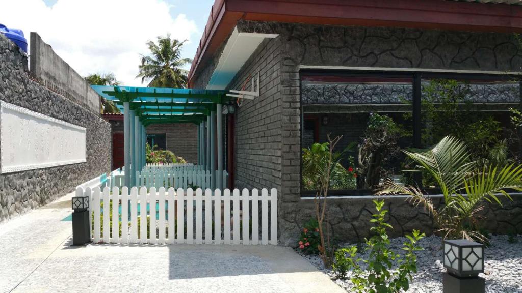 Exterior view, Hotel des Jardins in Abidjan