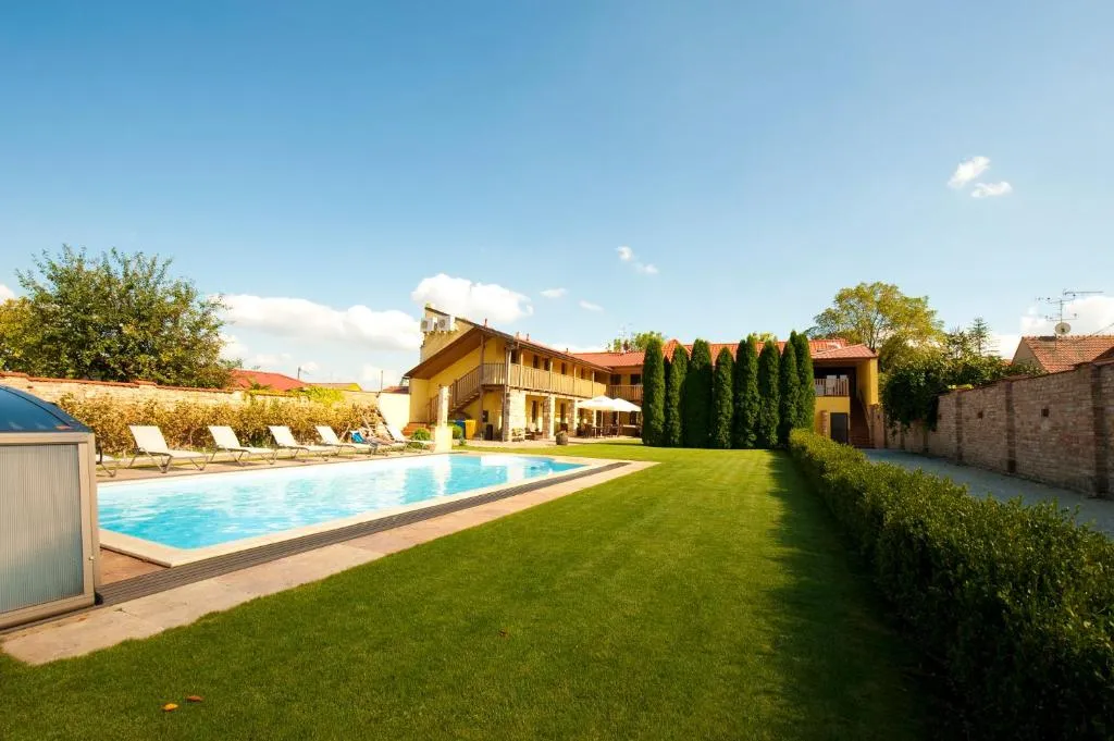 Hotel Garni Klaret, hotel in Valtice