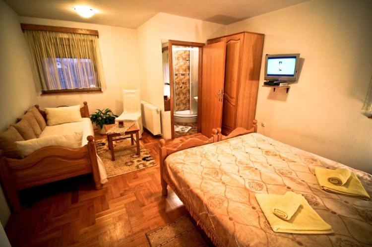 Kod Ribica — Hotel in Krapje
