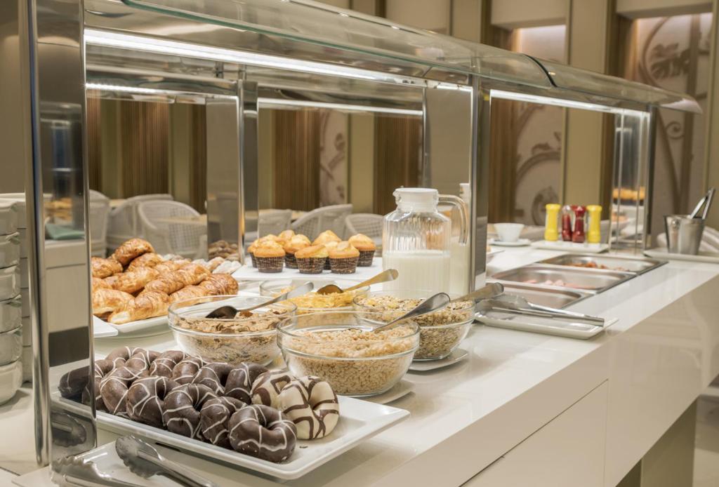 Hotel Lleó — Restaurant & bars in Barcelona, Catalonia
