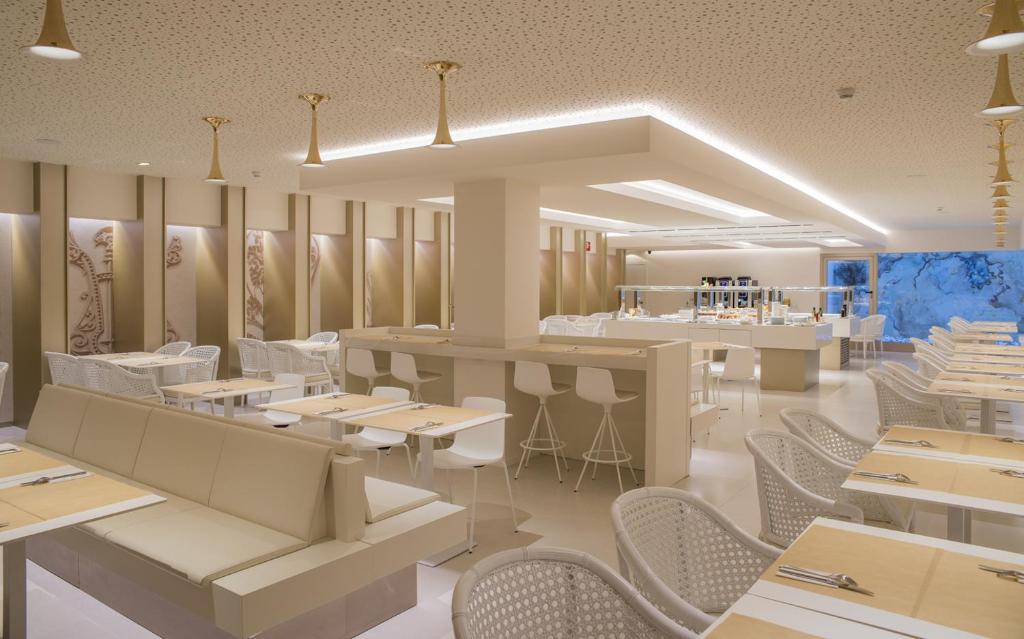 Hotel Lleó — Restaurant & bars in Barcelona, Catalonia