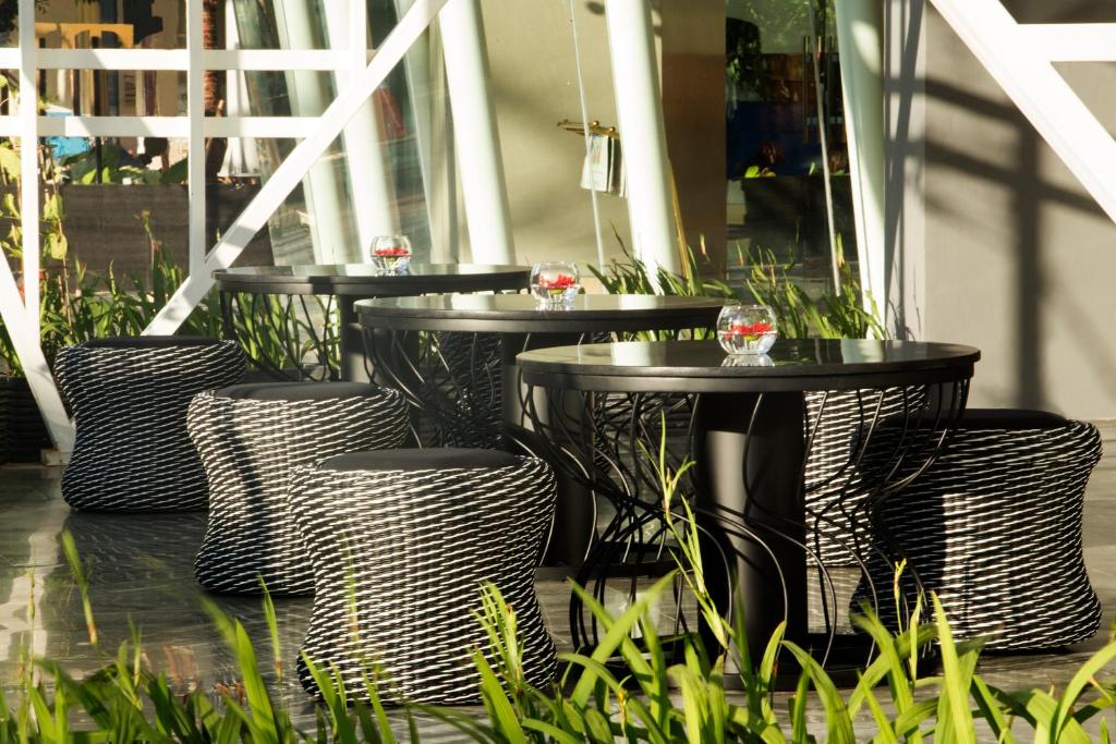 Aston Bellevue Radio Dalam Aston Bellevue Radio Dalam