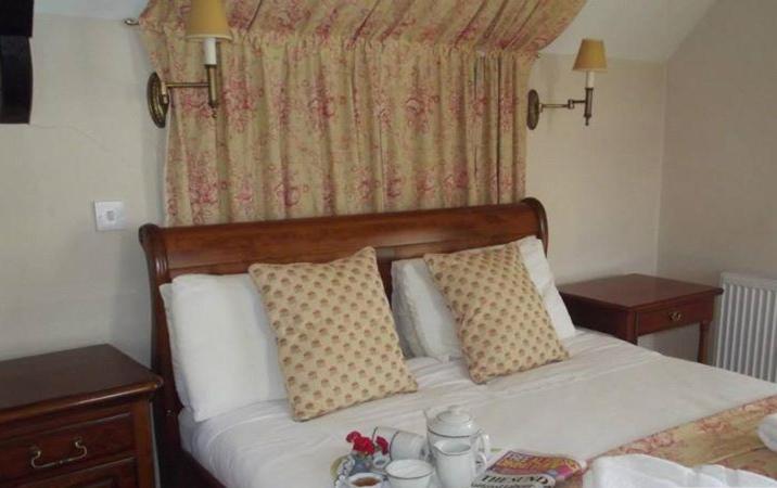 Meath Arms Country Inn — Hotel in Aughrim