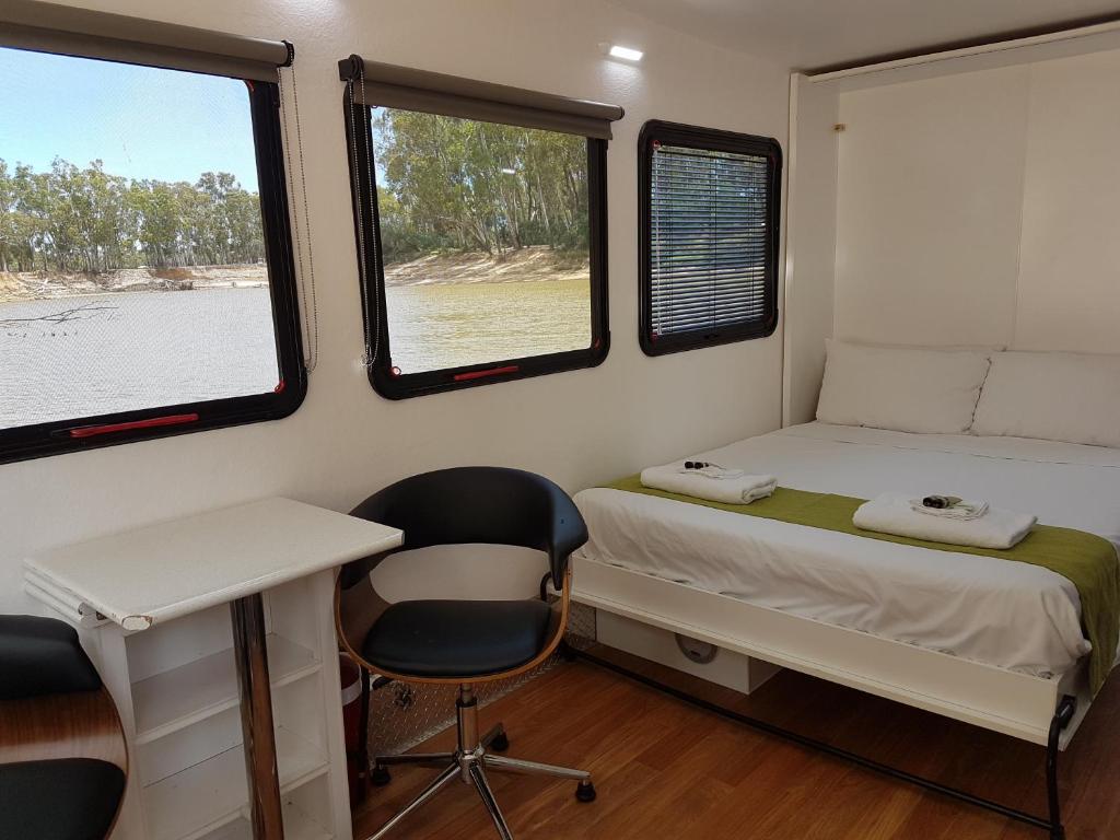 Moama on Murray Houseboats photo