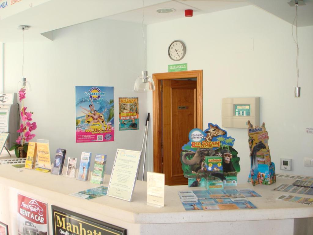 Front desk [24-hour]