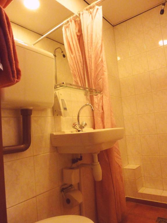 Nadia Hotel — Hotel rooms in Amsterdam, North Netherlands