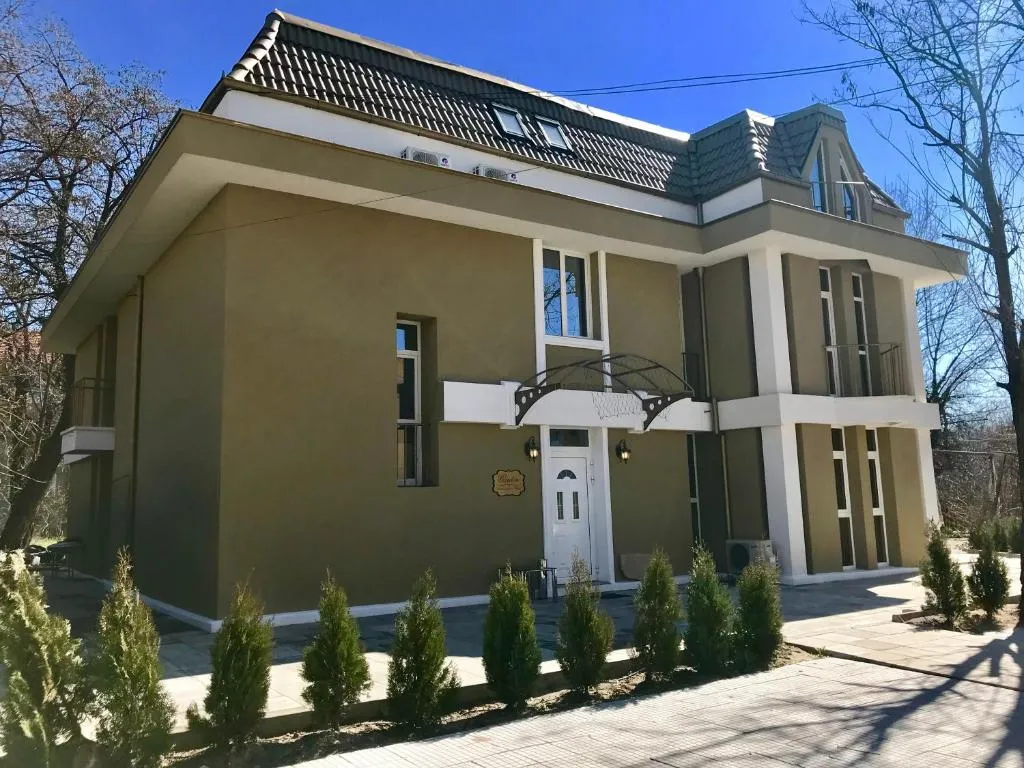 Family Hotel Garden，位于克尔贾利的酒店