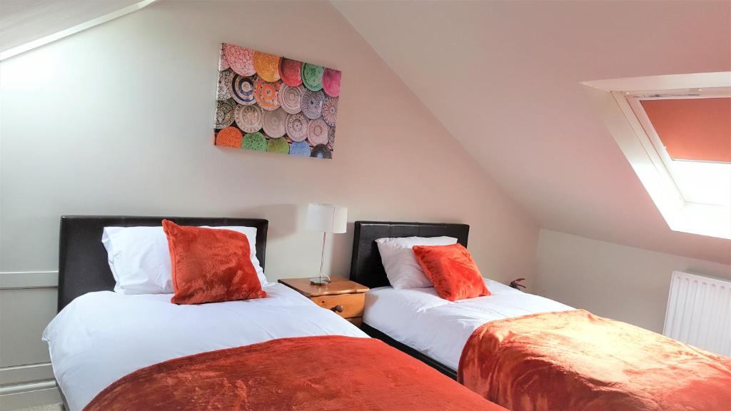 Swindon City Centre Duplex - EnterCloud9SA