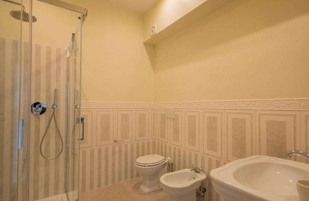 Iris Apartments photo
