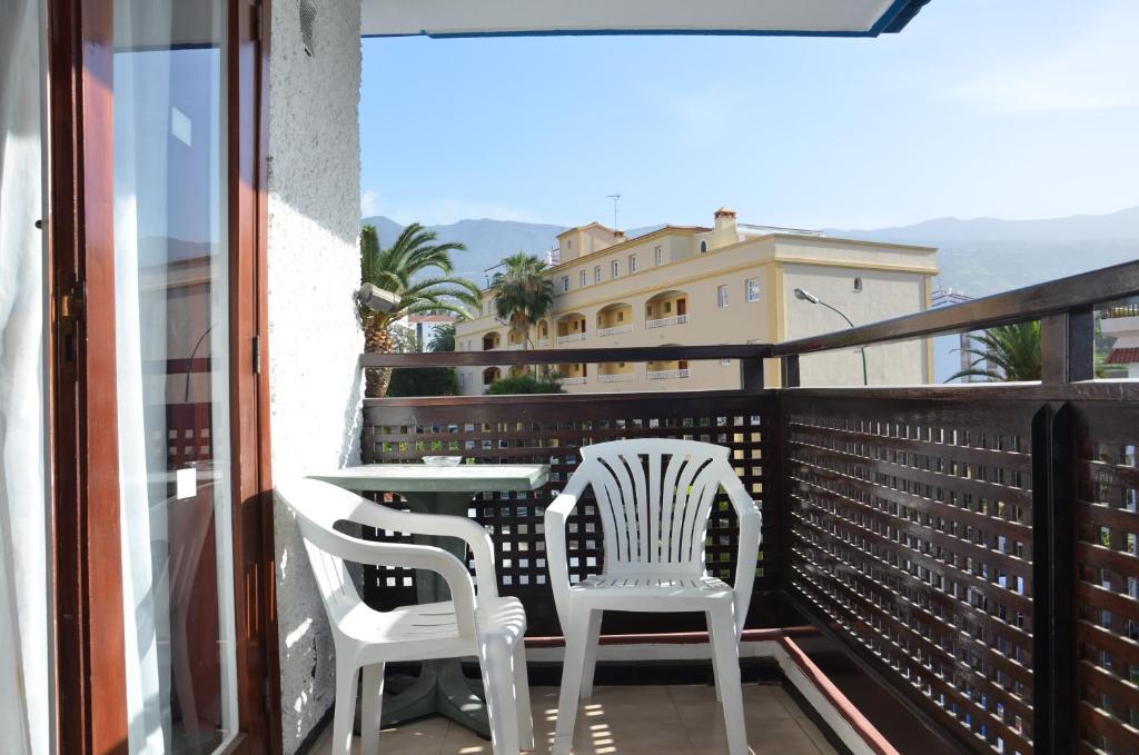 Apartamentos Pez Azul — Hotel building in Puerto de la Cruz, Canary Islands