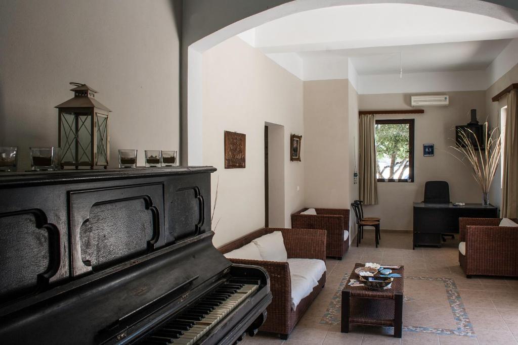 Calypso Apartments photo