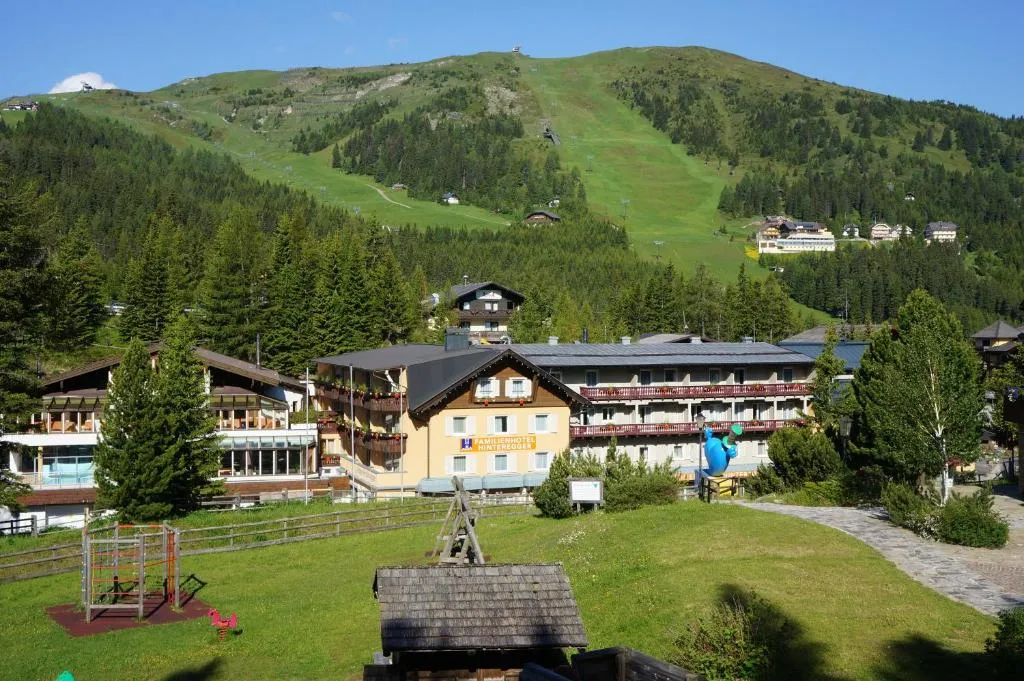 Familienhotel Hinteregger, hotel v destinaci Katschberghöhe