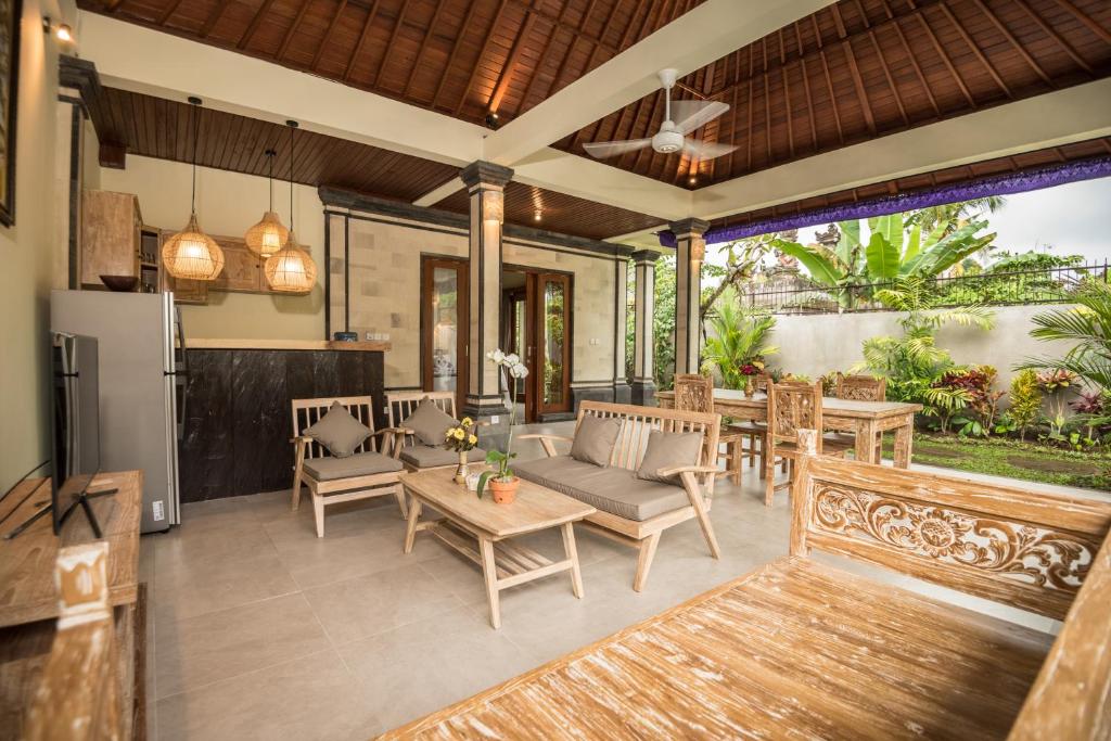 Secret Bunutan Ubud Villa photo