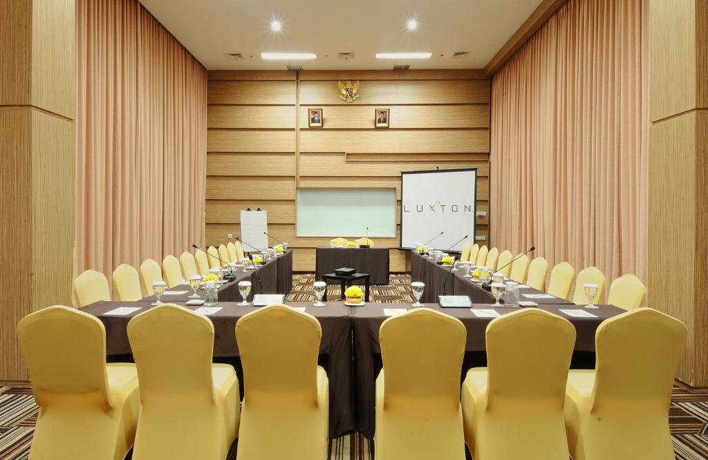 Highly rated by business travelers