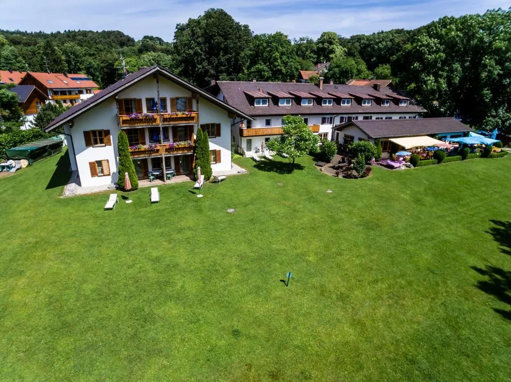 Landhotel Huber am See, hotel in Münsing am Starnberger See