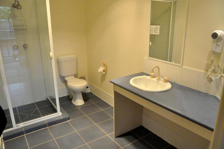 Bathroom, West City Motel in Melbourne