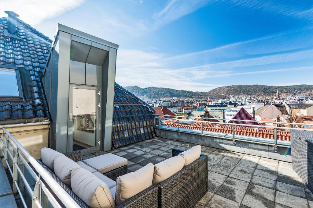 Kong Oscars Apartments photo