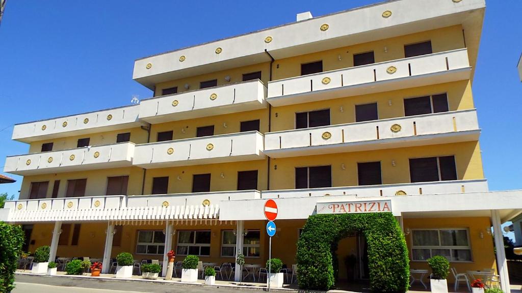 Hotel Patrizia - B&B e Appartamenti - 2
