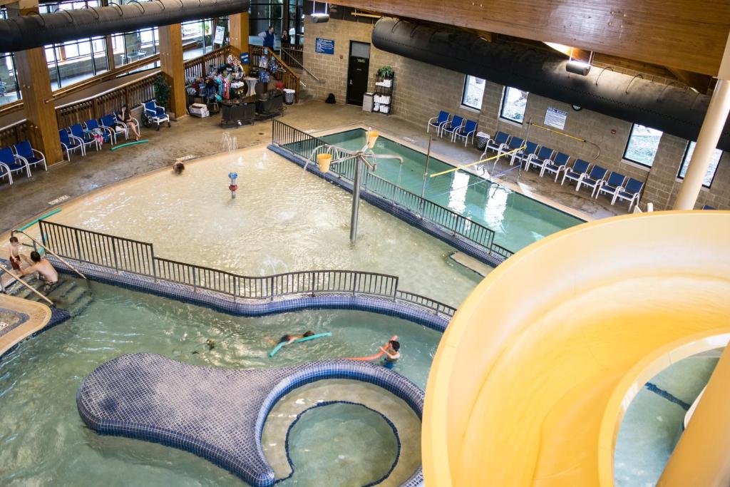 Abe Martin Lodge & Cabins photo