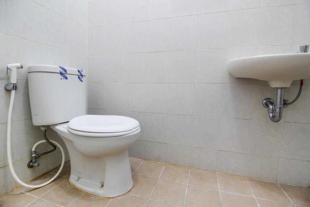 RedDoorz Plus near Alun Alun Selatan photo