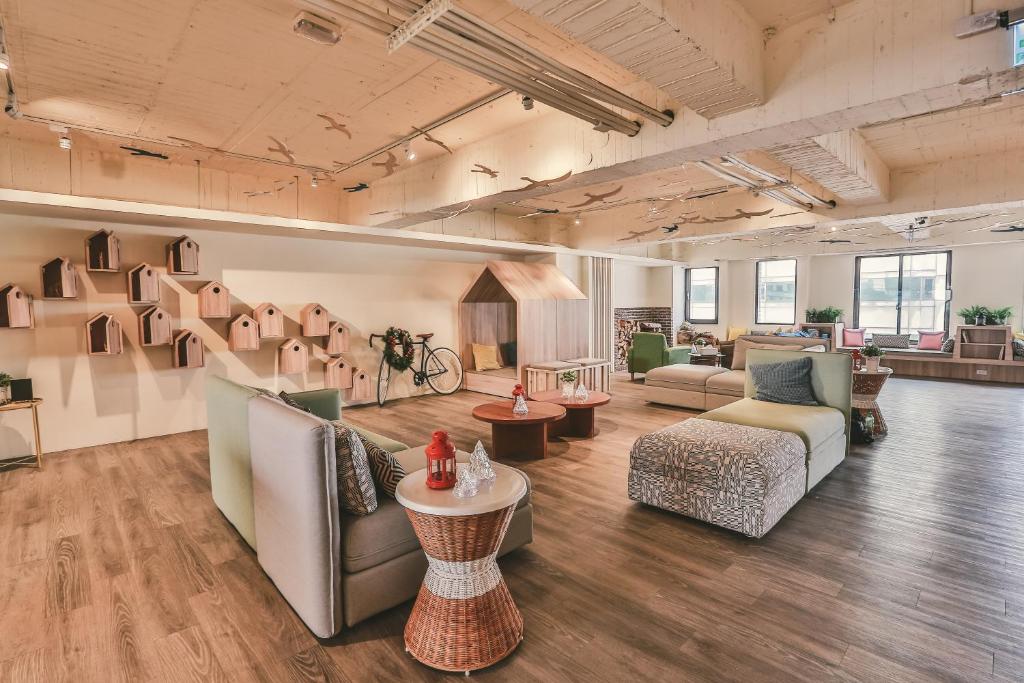 Shared lounge/TV area, Stray Birds Taichung Hostel in Taichung