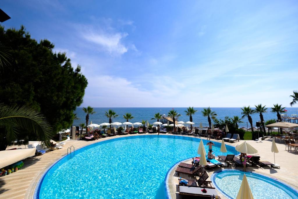 Anitas Hotel — Swimming pool in Konakli