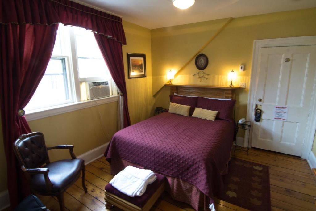 Shipwright Inn photo