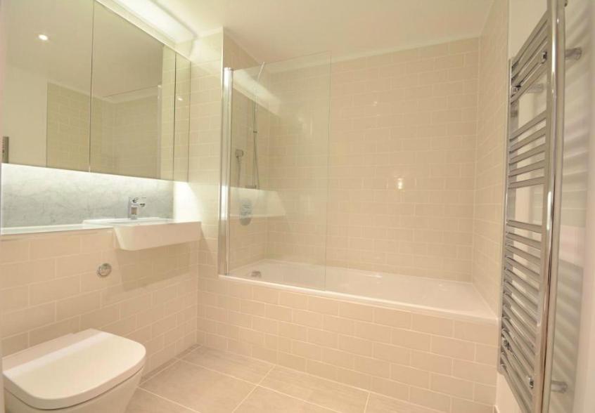 Bright and Spacious 2 Bed Apartment- London Bridge ZONE 1 photo