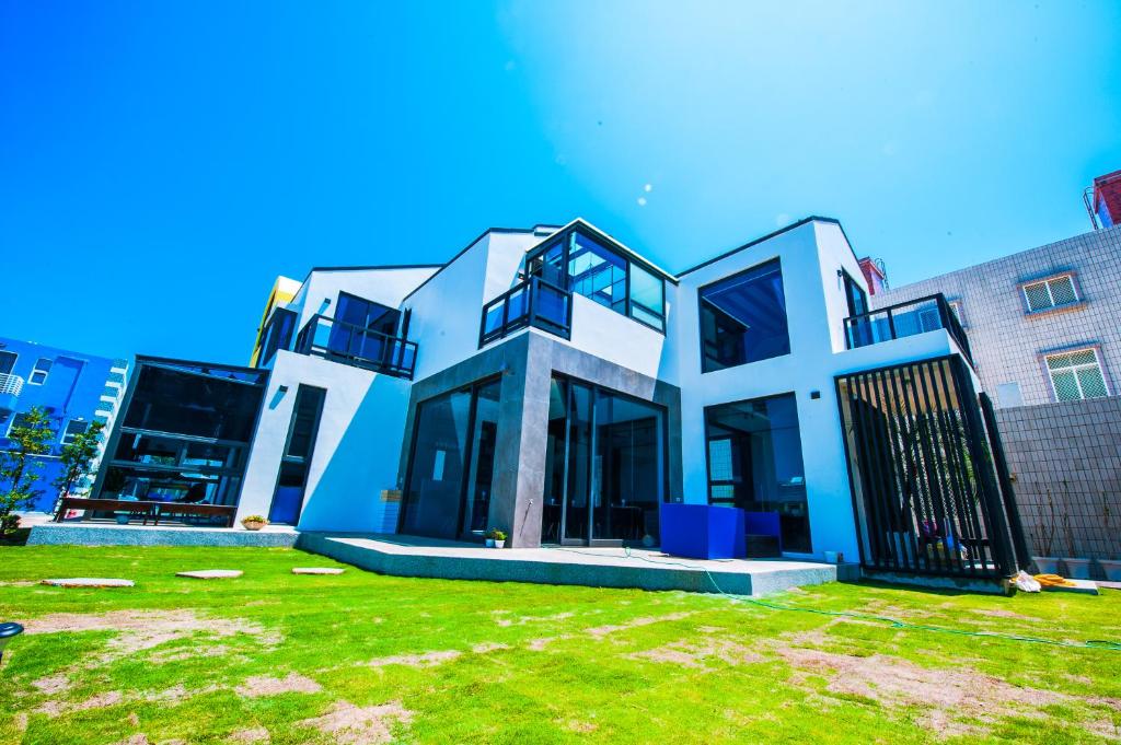 Exterior view, Pathway Inn in Penghu