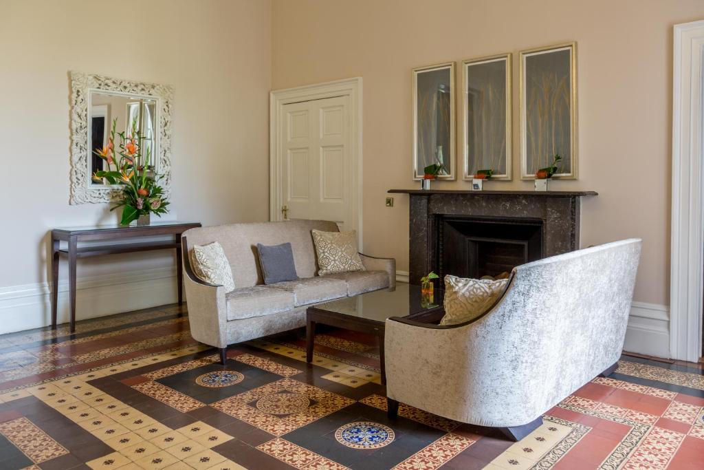 Oakley Hall Hotel photo