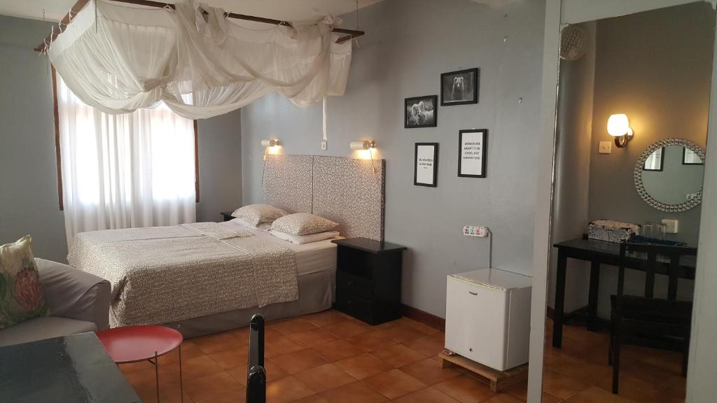 Q-Bar & Guesthouse, Dar es Salaam