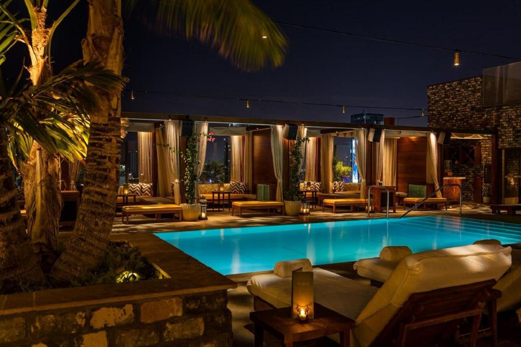 Swimming pool