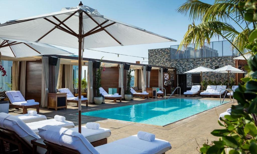 Swimming pool