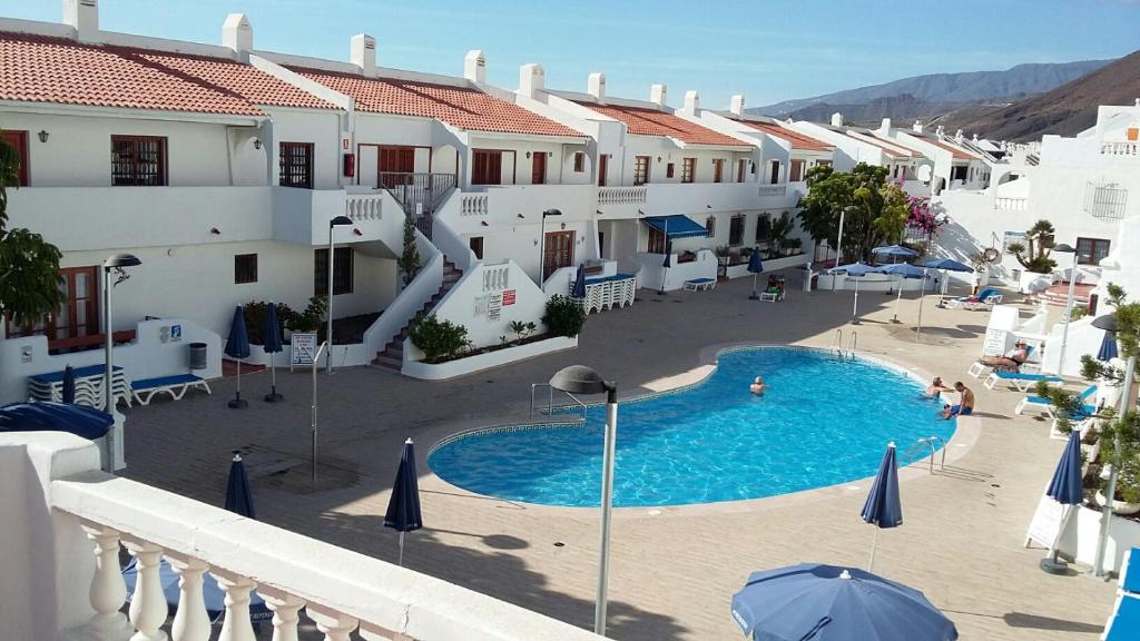 Large loft in Los Cristianos with Wi-Fi and pool — Hotel in Tenerife