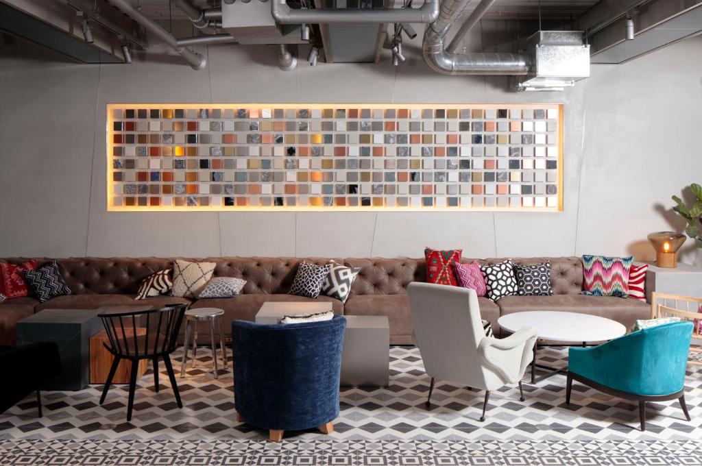 Shared lounge/TV area